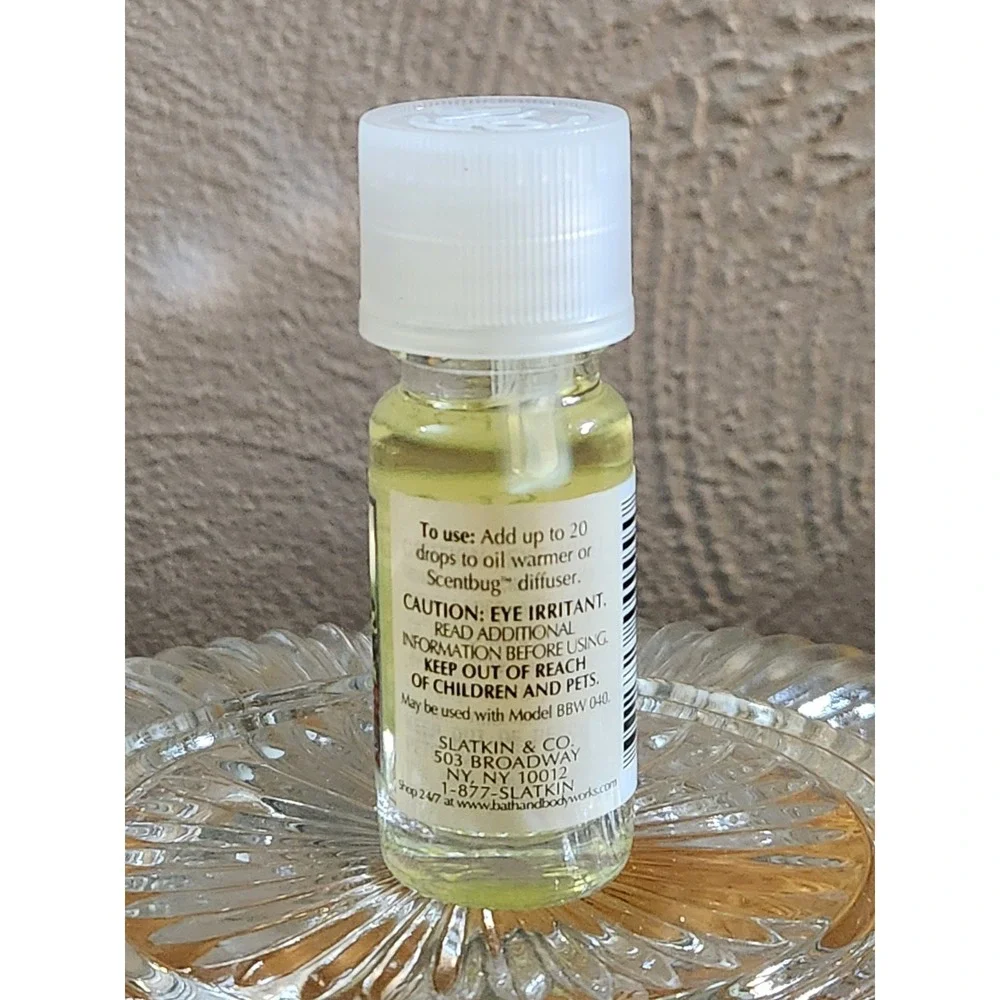 Slatkin & Co HOLLY WREATH‎ 0.33 fl oz 9.7 mL Home Fragrance Oil Bath Body Works